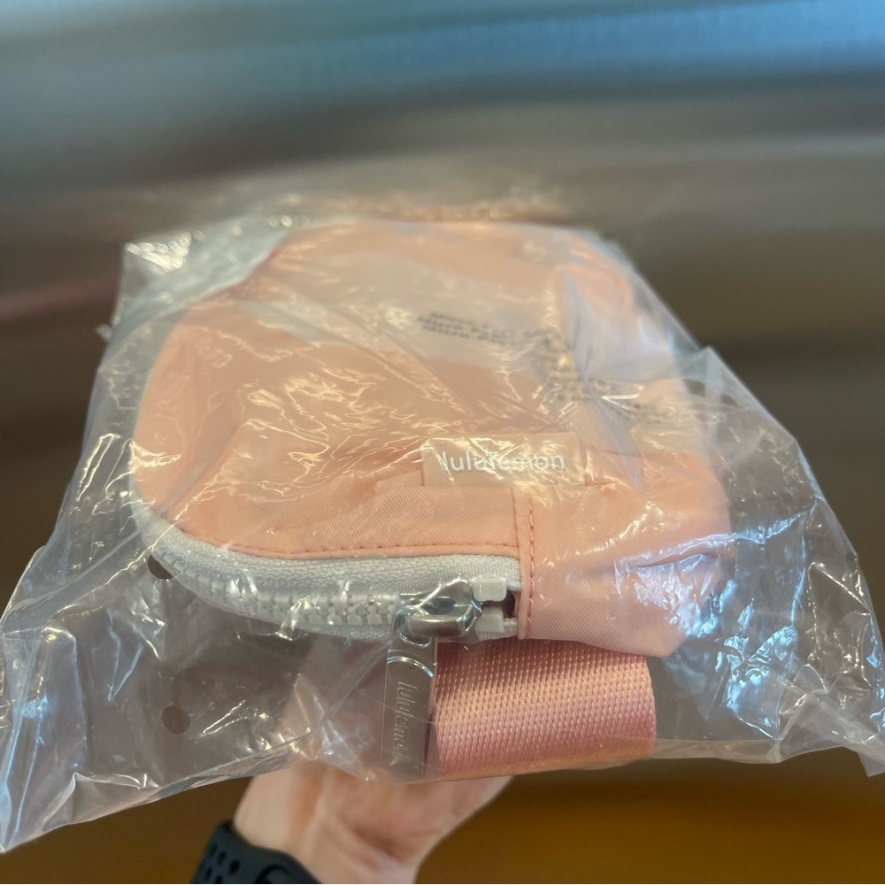 NWT Melon Sorbet Lululemon Everywhere Belt bag silver hardware logo 1L size pink - Picture 11 of 14